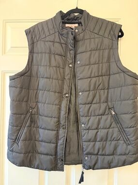 H&M Black Quilted Sleeveless Puffer Vest. Size 18